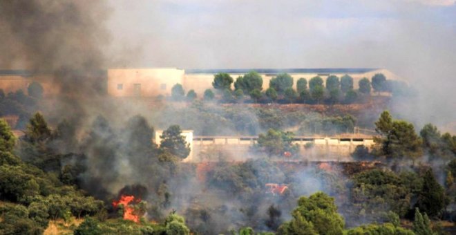 Cinco detenidos por causar un incendio, con daños valorados en 37.000 euros, tras lanzar una traca desde el coche