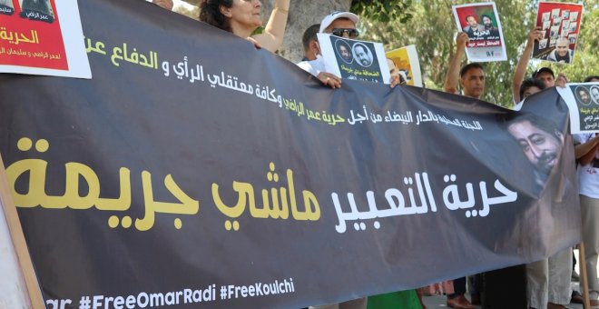 Un tribunal marroquí condena a dos periodistas a penas de cárcel por violación