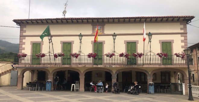 El Ayuntamiento renovará la cubierta y las ventanas del antiguo edificio de la Junta Vecinal de Otañes