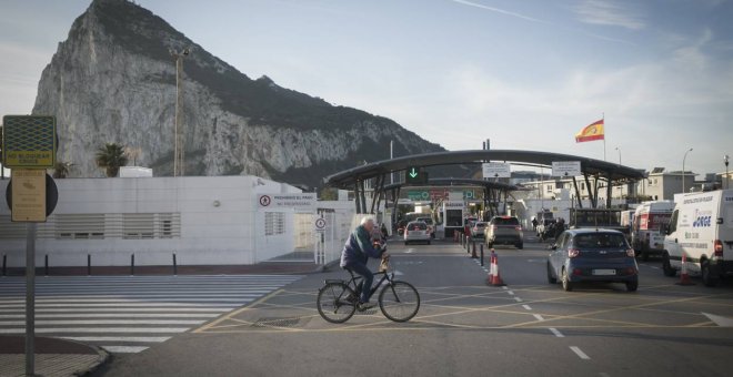 La UE pide negociar con Reino Unido el fin de la Verja en Gibraltar