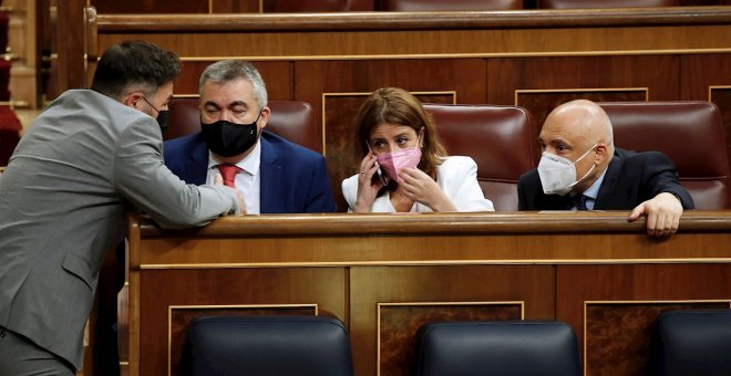 Una diputada de Unidas Podemos hace repetir la votación del decreto sobre los interinos en signo de protesta