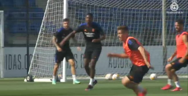 Alaba impresiona en su primer entrenamiento en Valdebebas