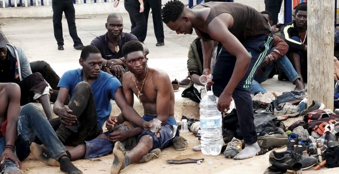 Cerca de 240 personas entran en Melilla en el tercer salto a la valla en diez días