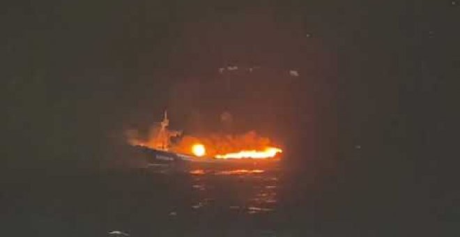 Se incendia un pesquero de Santoña frente al Cabo Machichaco