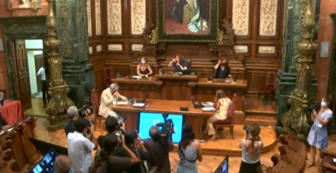 Felipe VI vuelve al Ayuntamiento de Barcelona en versión Dina 4