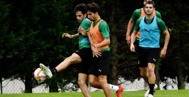 El Racing juega su segundo test estival ante el Club Deportivo Cayón