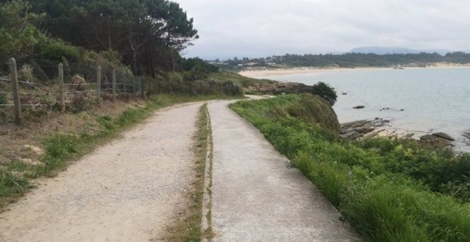 Ribamontán acuerda iniciar los trámites para mejorar el acceso a la playa de Los Tranquilos