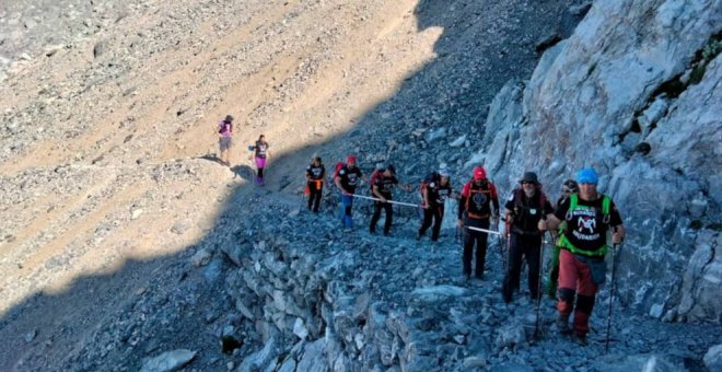 Deportistas con discapacidad visual ascendieron al pico de Peña Vieja, en los Picos de Europa