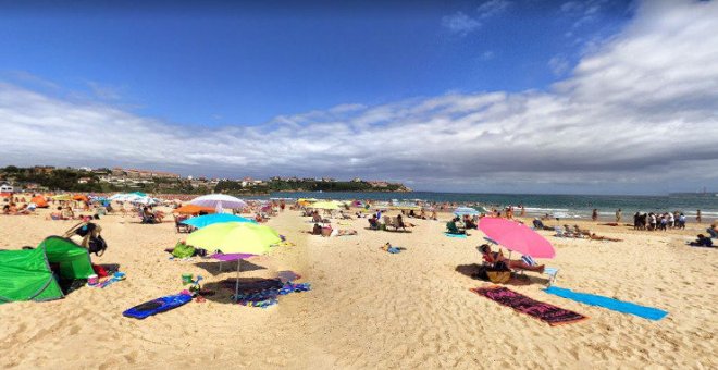 El Ayuntamiento instala un aseo público en la playa de La Concha