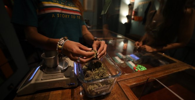 Barcelona, la capital mundial dels clubs de cànnabis trontolla després de quedar-se sense regulació municipal