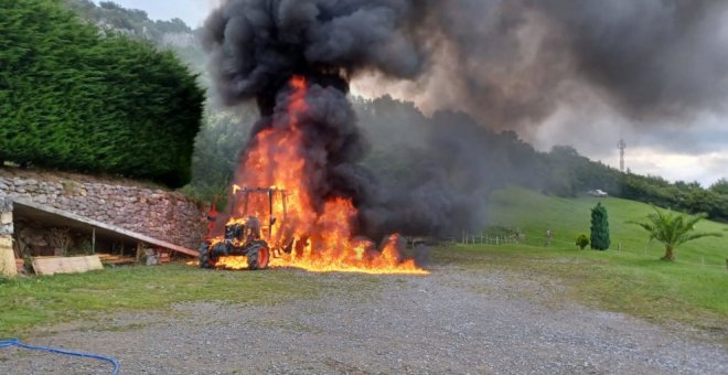 Sofocado el incendio de un tractor en Arredondo