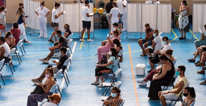 España alcanza el 70% de población vacunada con al menos una dosis y el 60% con pauta completa