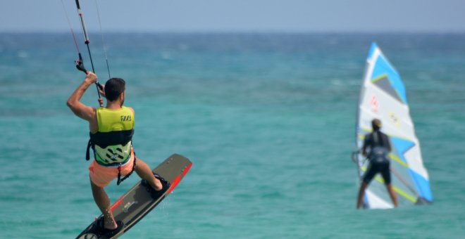 Los mejores lugares en España para aprender a practicar surf