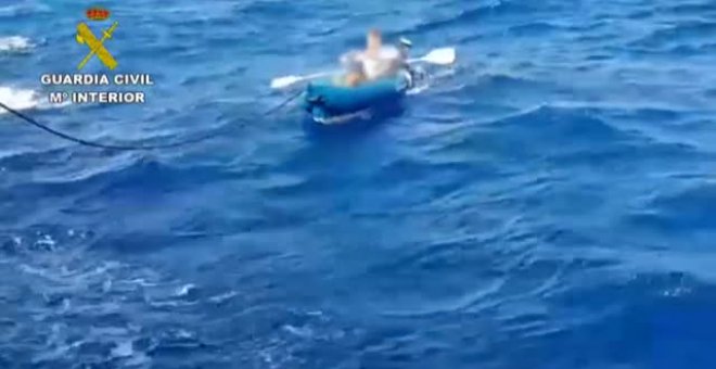 Rescate de un hombre a la deriva en un kayak