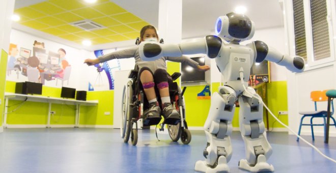 El Hospital de Parapléjicos apuesta por la robótica social para la rehabilitación de niños con lesión medular