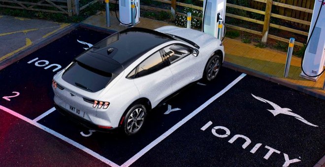 Un informe dice que un coche eléctrico es más caro de mantener que uno de gasolina, ¿pero es cierto?