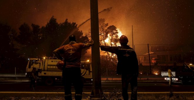 Grecia registra el primer fallecido a causa de los incendios que arrasan el país