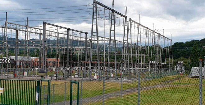 El precio de la luz alcanza este lunes un nuevo máximo histórico, de 106,74 euros/MWh