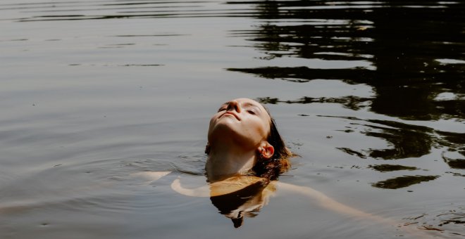 El reflejo de inmersión o por qué nos hace felices sumergirnos en el agua