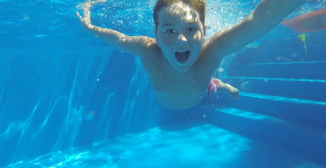 Las piscinas multiplican los casos otitis, conjuntivitis, hongos y diarreas en verano