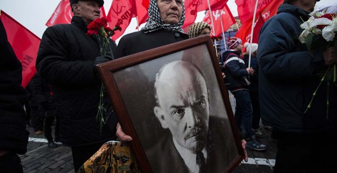 Punto y seguido - De Lenin a Putin: las tres vidas de la mujer en Rusia