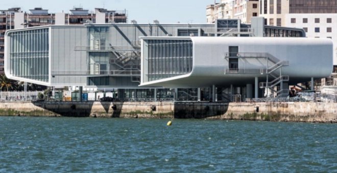 Herido tras caer al mar en la zona del Muelle Calderón de Santander