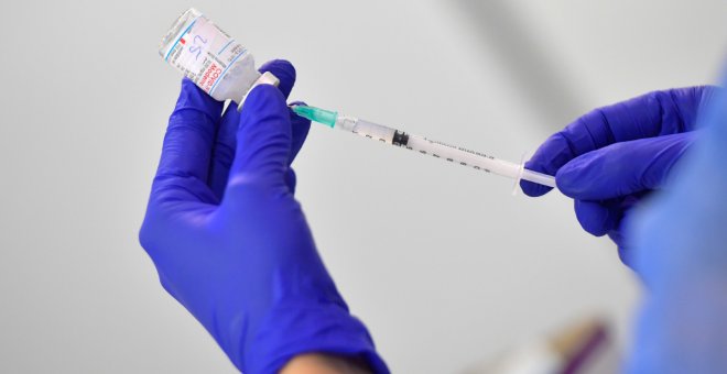 Una enfermera negacionista inyecta a miles de alemanes una solución salina en lugar de la vacuna