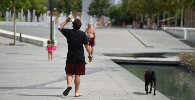 España afronta el domingo en riesgo por la ola de calor que deja temperaturas récord