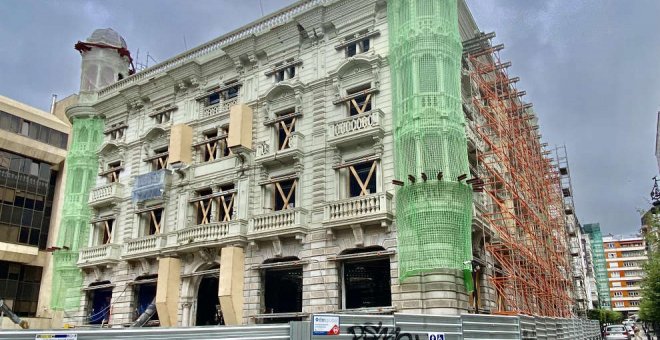 Avanza la reforma del edificio del Banco Santander en Hernán Cortés