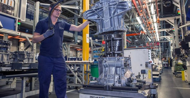 Las plantas de camiones de Mercedes producirán componentes para eléctricos