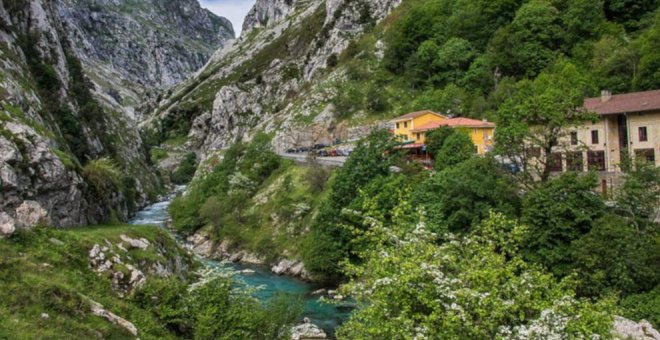Se reanuda la búsqueda de los dos montañeros cántabros que salieron de ruta en la parte asturiana de Picos de Europa