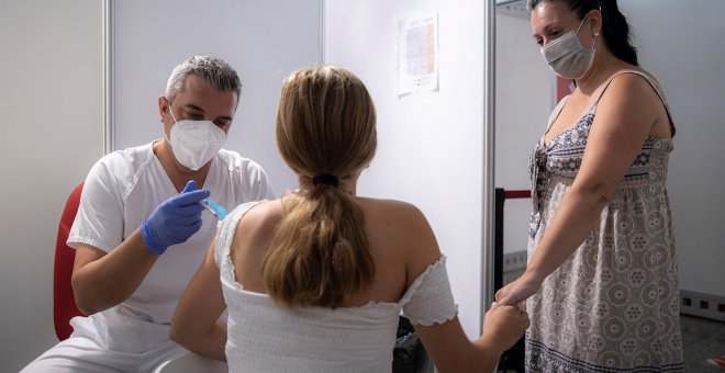 Sanidad y las CCAA decidirán la próxima semana sobre la tercera dosis de la vacuna contra la covid