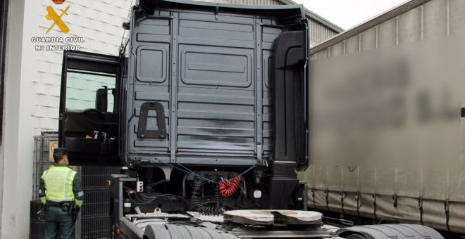 Ocho conductores y dos técnicos implicados en la manipulación de tacógrafos de camiones en Cantabria