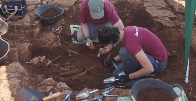 Un equipo de arqueólogos trabaja en Castelló para encontrar tres fosas con soldados republicanos de la Guerra Civil