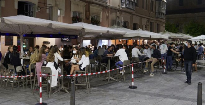 La noche transcurre sin incidentes relevantes en Santander pero con aglomeraciones tras el cierre de los bares