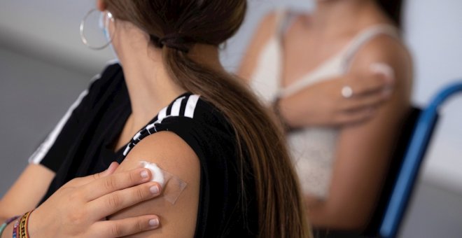 Las autonomías buscan acelerar la vacunación de los jóvenes