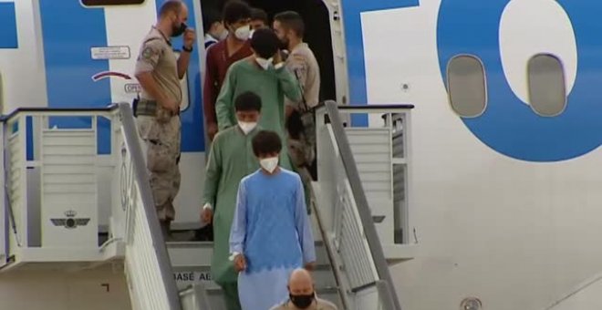 Aterrizan en Torrejón de Ardoz otros 290 afganos evacuados