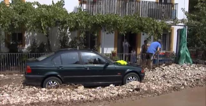 Las fuertes lluvias dejan coches atrapados y cinco carreteras cortadas en un pueblo de Jaén