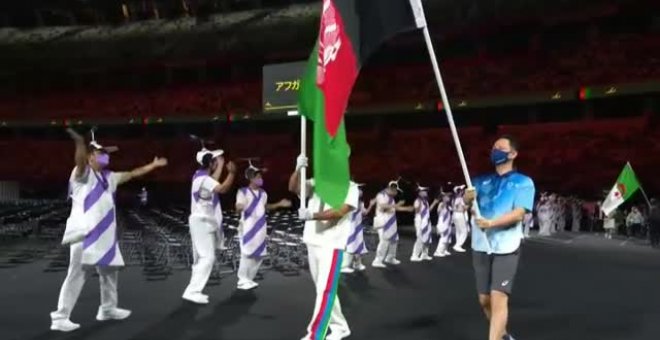 La bandera de Afganistán estuvo presente en la ceremonia de apertura de los Juegos Paralímpicos en Tokio