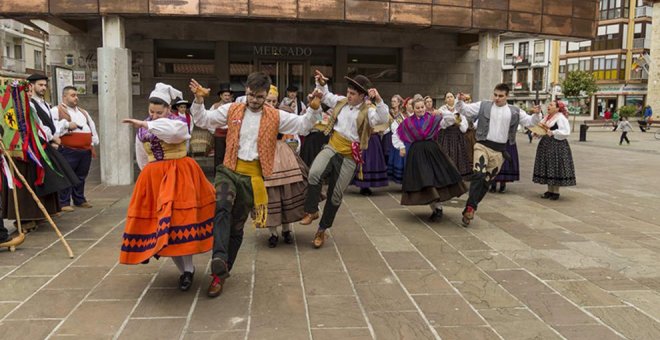 'El Origen' lleva el folclore cántabro a Argoños y San Vicente de la Barquera