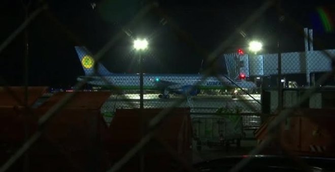 Aterriza en el aeropuerto de Frankfurt el último vuelo de Uzbekistan Airways con más evacuados a bordo