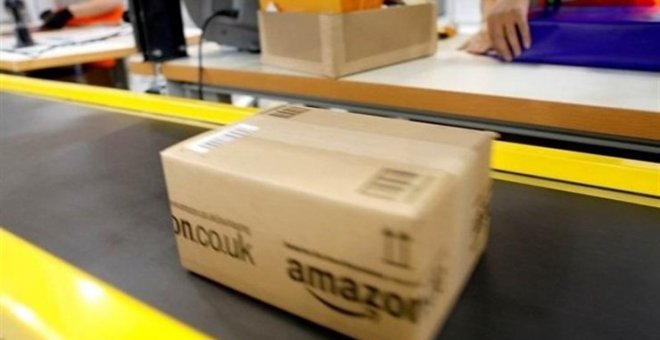Denuncia un "abuso" de Amazon que le ha obligado a cancelar sus tarjetas bancarias