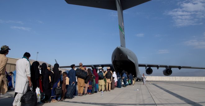 El plan de la UE para traer a más colaboradores afganos: vuelos civiles y corredores humanitarios terrestres