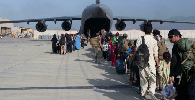 Talibanes controlan tres entradas del aeropuerto de Kabul