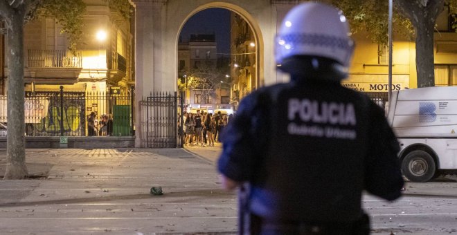 Las fiestas de Sants finalizan con su peor noche de incidentes