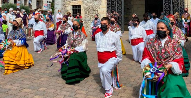 La Villa celebra la tradicional procesión de los Santos Mártires