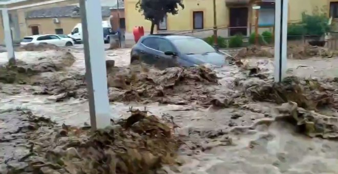 Las lluvias azotan fuerte a varias localidades del entorno de Toledo convirtiendo sus calles en ríos