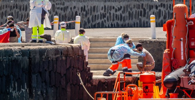 Llega a Lanzarote una patera rescatada por Salvamento Marítimo con 34 migrantes