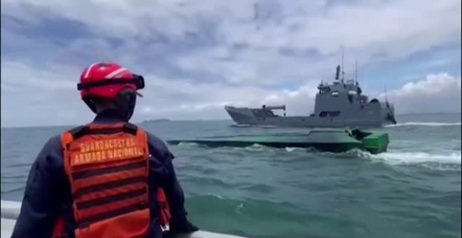La Armada incauta 1.8 toneladas de cocaína en un narcosumergible en Colombia