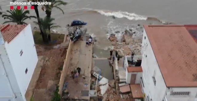 Los vecinos limpian los destrozos de la DANA en la zona de Alcanar en Tarragona